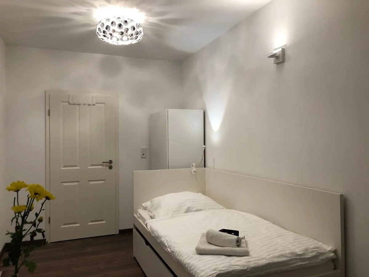 New Private Rooms Fürth 0*,